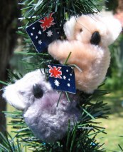 Clip-on koalas with flag